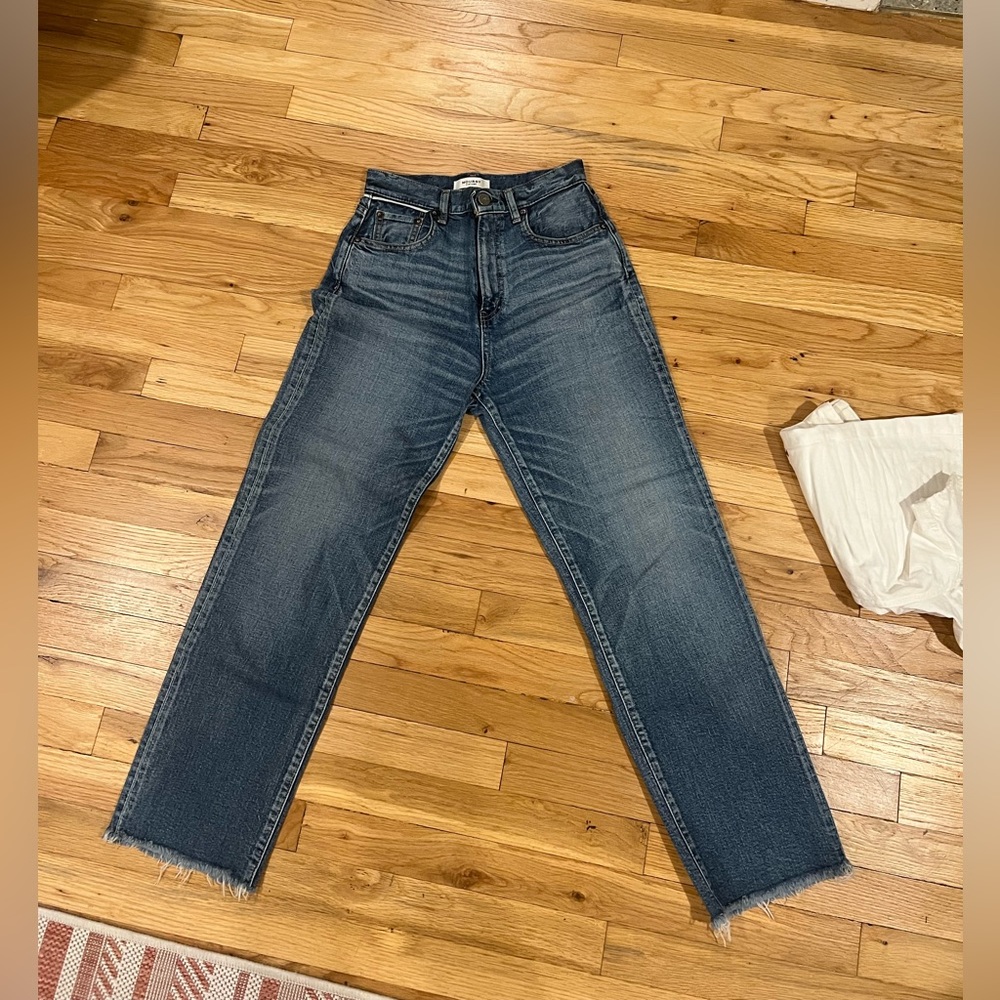 Selling Moussy jeans size 25